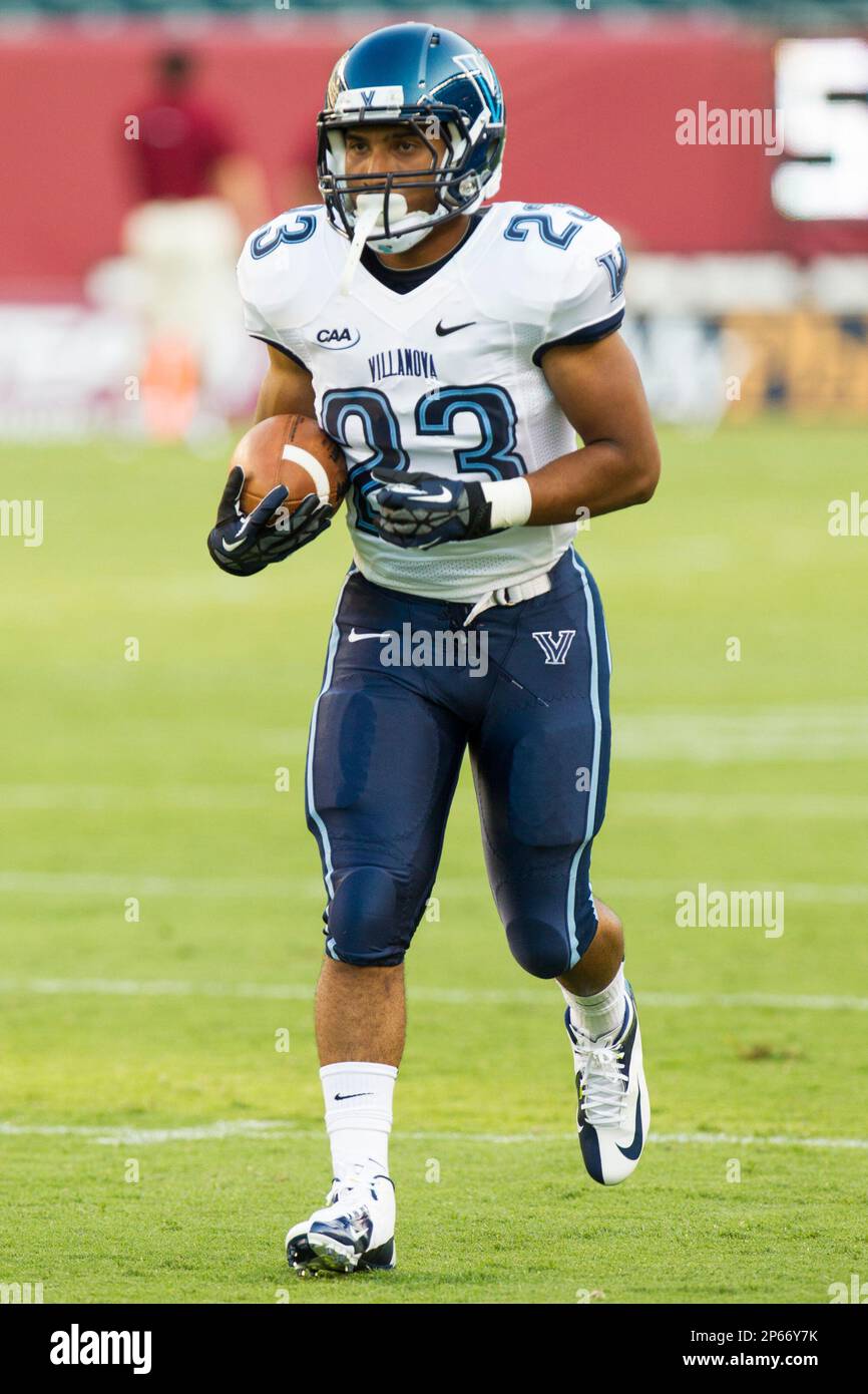 August 31, 2012: Villanova Wildcats running back Aaron Wells (23) in action during warm-ups prior to the NCAA game between the Villanova Wildcats and Temple Owls at Lincoln Financial Field in Philadelphia, Pennsylvania. (Cal Sport Media via AP Images) Stockfoto