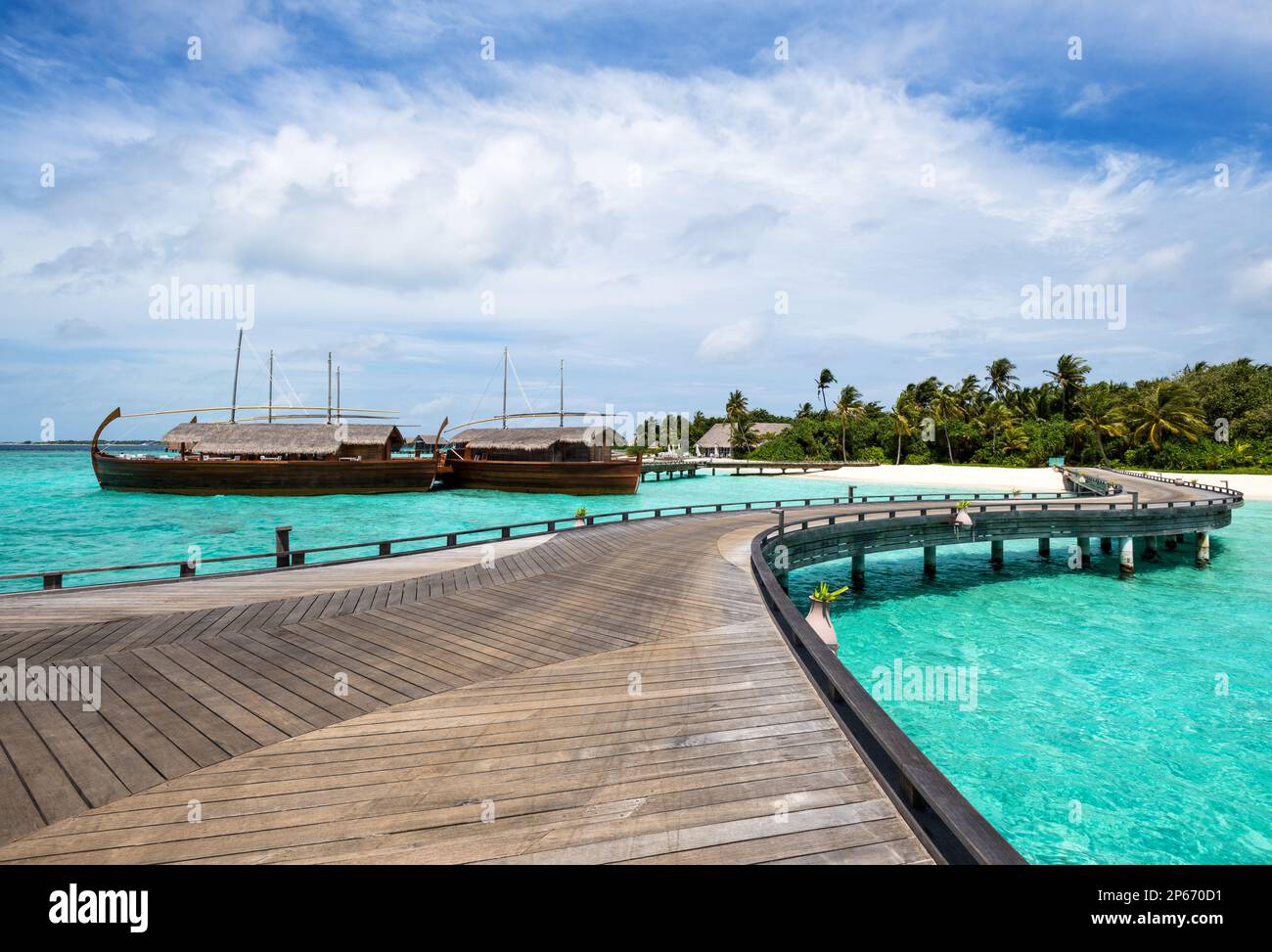 Ein Holzsteg, Baa-Atoll, Malediven, Indischer Ozean, Asien Stockfoto