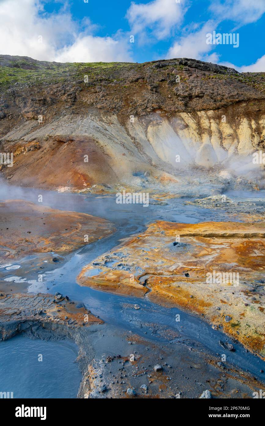 Schlammbach, geothermisches Gebiet und heiße Quellen in Seltun Hot Springs, Krysuvik, Hauptstadtregion, Island, Polarregionen Stockfoto