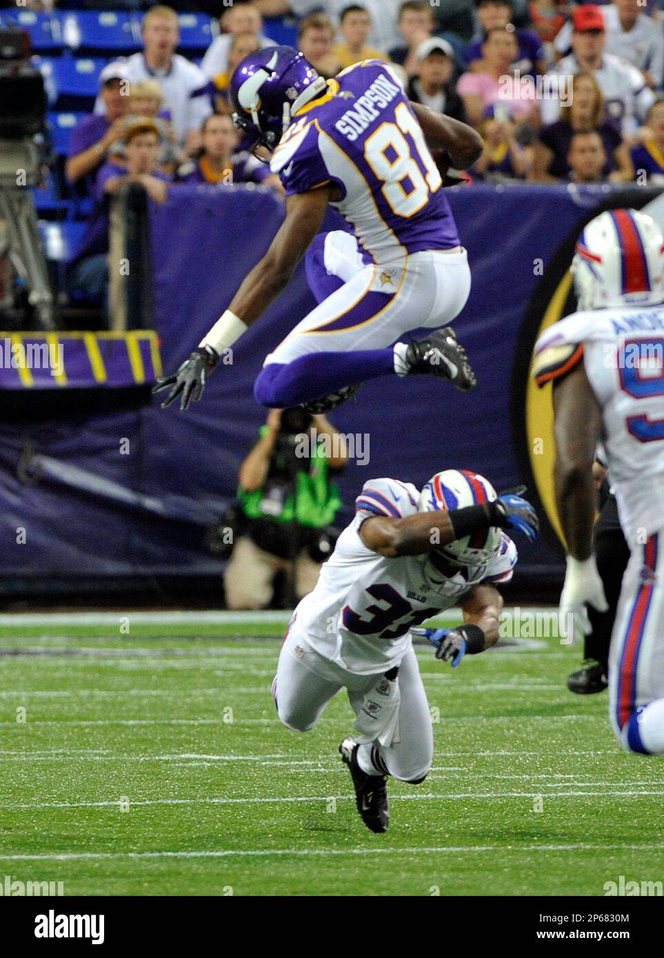 Minnesota Vikings wide receiver Jerome Simpson (81) vaults Buffalo Bills defensive back Jairus Byrd (31) after a long gain on a pass from Christian Ponder in the first half of an NFL preseason football game Friday, Aug. 17, 2012 in Minneapolis. (AP Photo/Jim Mone ) Stockfoto
