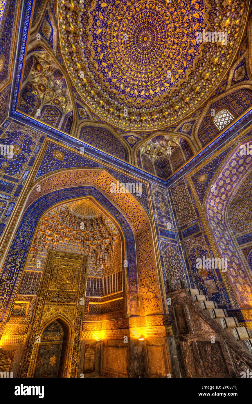 Interieur, Tilla-Kari-Moschee, 1660 fertiggestellt, Registanplatz, UNESCO-Weltkulturerbe, Samarkand, Usbekistan, Zentralasien, Asien Stockfoto