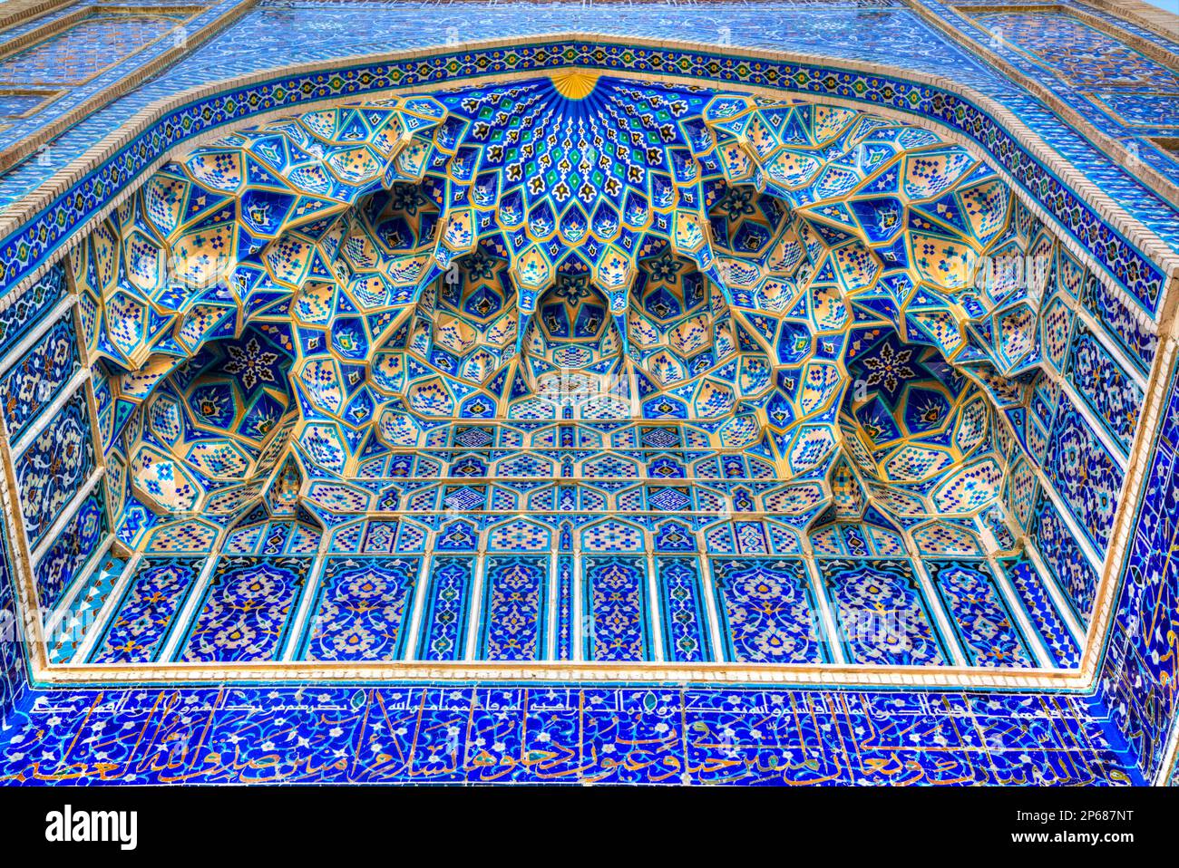 Eintritt, Muqarnas (Honeycomb Vaulting), Gur-E-Amir Mausoleum, 1403 erbaut, Grabstätte von Amir Temir, UNESCO-Weltkulturerbe, Samarkand, Uzbekista Stockfoto