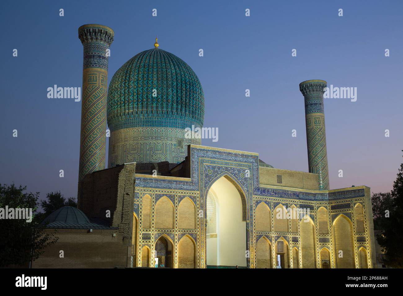 Abend: Gur-E-Amir-Komplex (Mausoleum), erbaut 1403, Grabstätte von Amir Temir, UNESCO, Samarkand, Usbekistan, Zentralasien, Asien Stockfoto