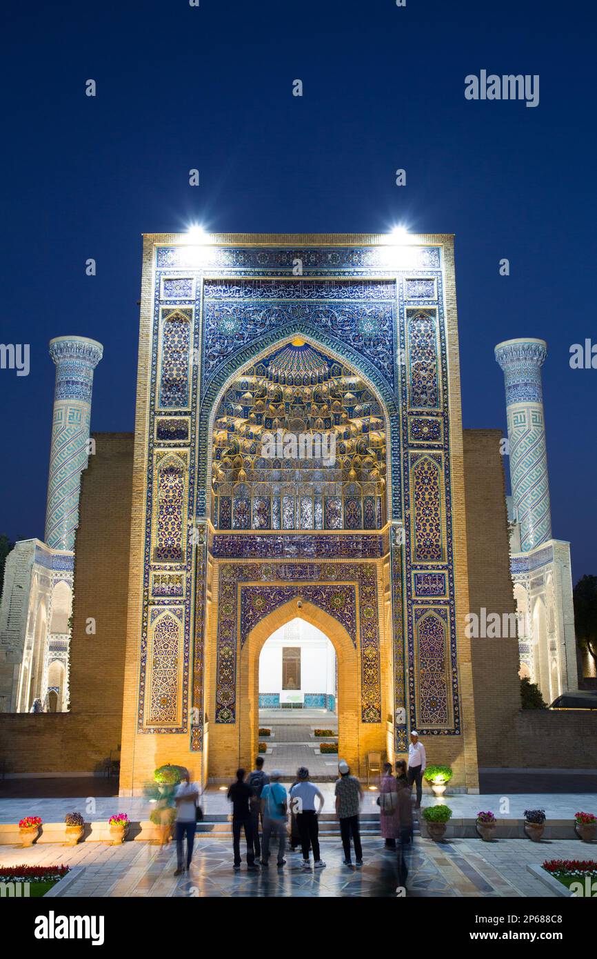 Abend: Gur-E-Amir-Komplex (Mausoleum), erbaut 1403, Grabstätte von Amir Temir, UNESCO, Samarkand, Usbekistan, Zentralasien, Asien Stockfoto