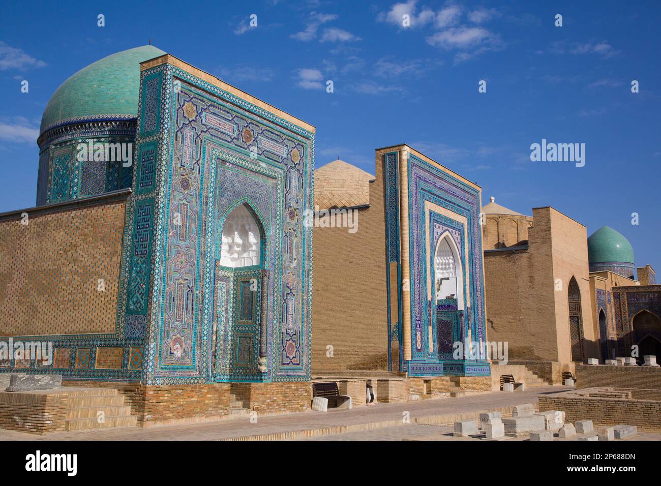 Usto Ali Nasafi Mausoleum auf der linken Seite, Mittelkomplex, Shah-i-Zinda, UNESCO-Weltkulturerbe, Samarkand, Usbekistan, Zentralasien, Asien Stockfoto