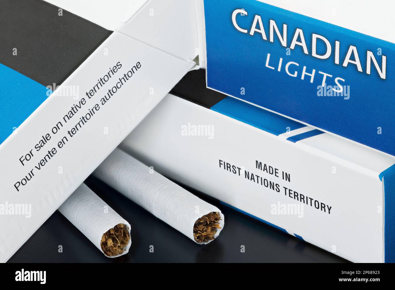 Kanadische Zigaretten und Zigarettenpackungen, die auf dem Territorium der First Nations hergestellt werden Stockfoto