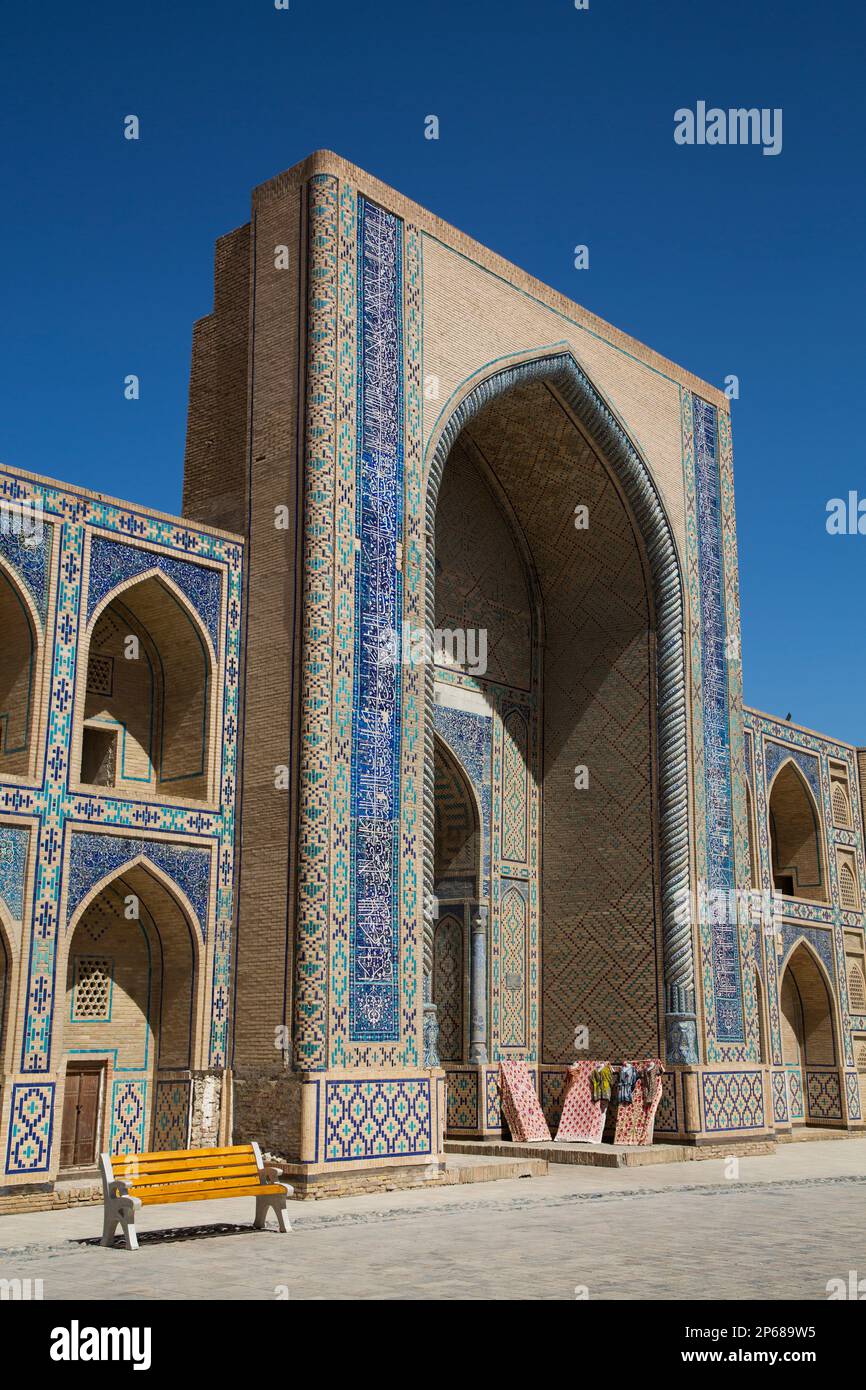 Iwan-Fassade, Madrasah Mirzo Ulugh Bek, 1417, UNESCO-Weltkulturerbe, Bukhara, Usbekistan, Zentralasien, Asien Stockfoto