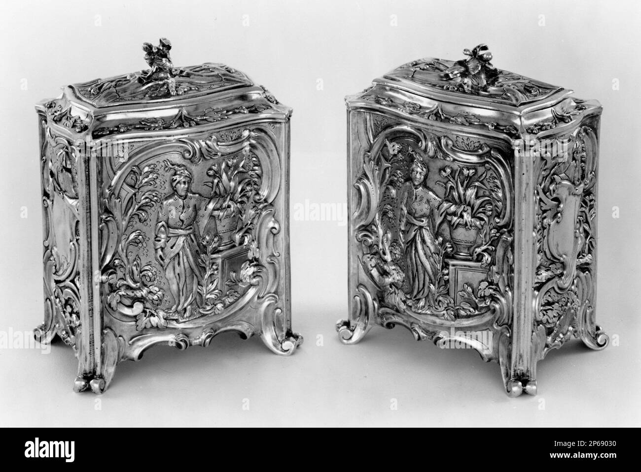 Augustin Le Sage, ein Paar Teebehälter, 1763 ml/64 ml, silber. Stockfoto