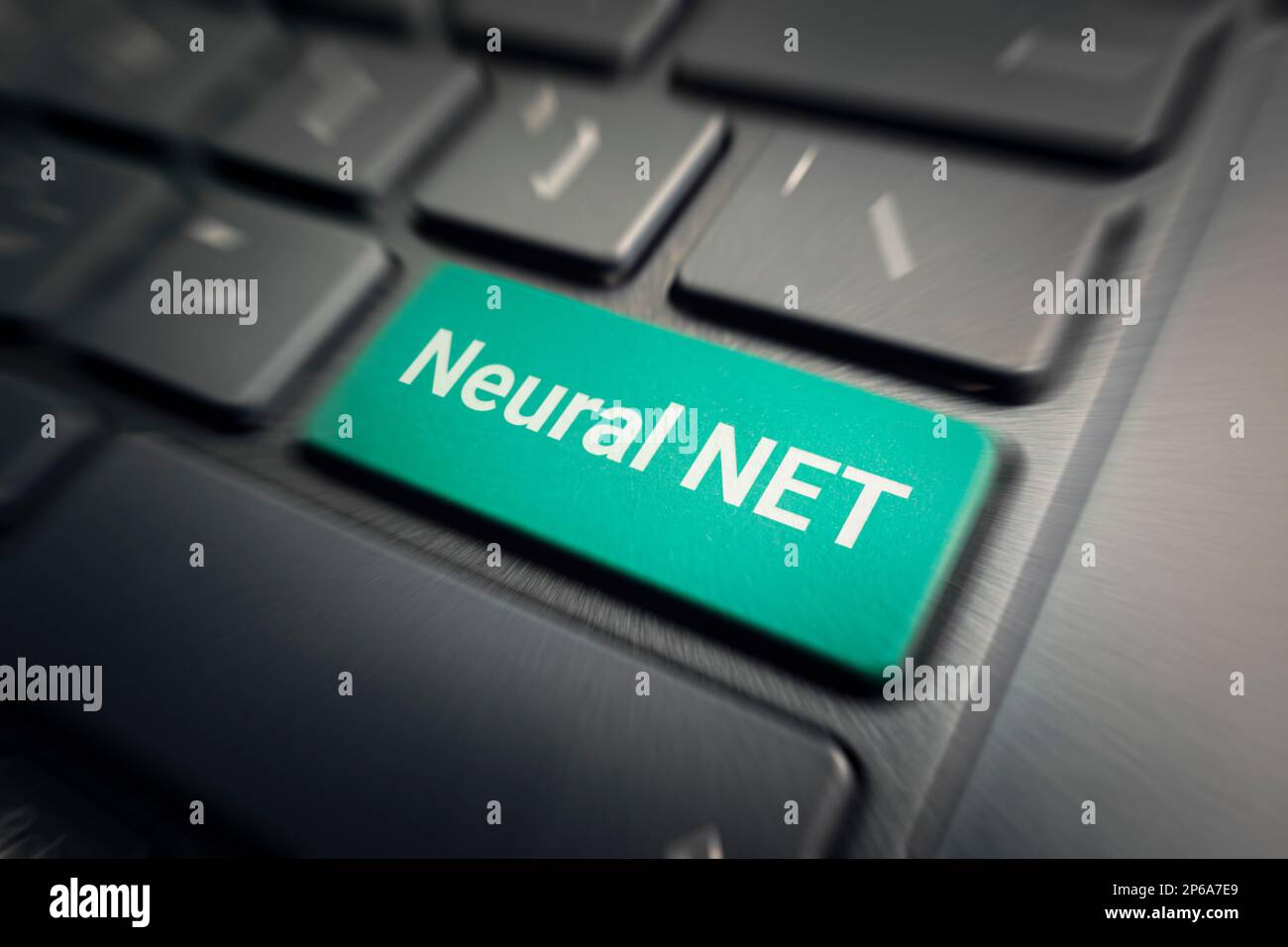 Neuronales Netz und maschinelles Lernkonzept. Das Wort Neuronennetzwerk auf Laptop Button. Künstliche Intelligenz. Stockfoto