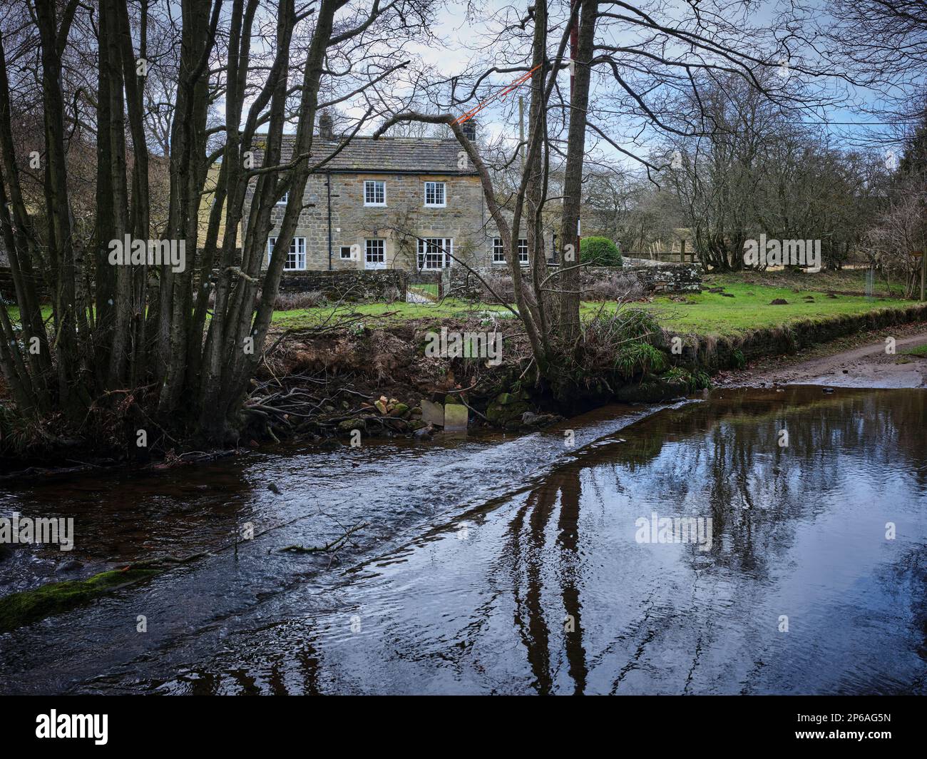 Ford über dem Fluss Burn bei Gollinglith Foot. Colsterdale, Masham, North Yorkshire Stockfoto