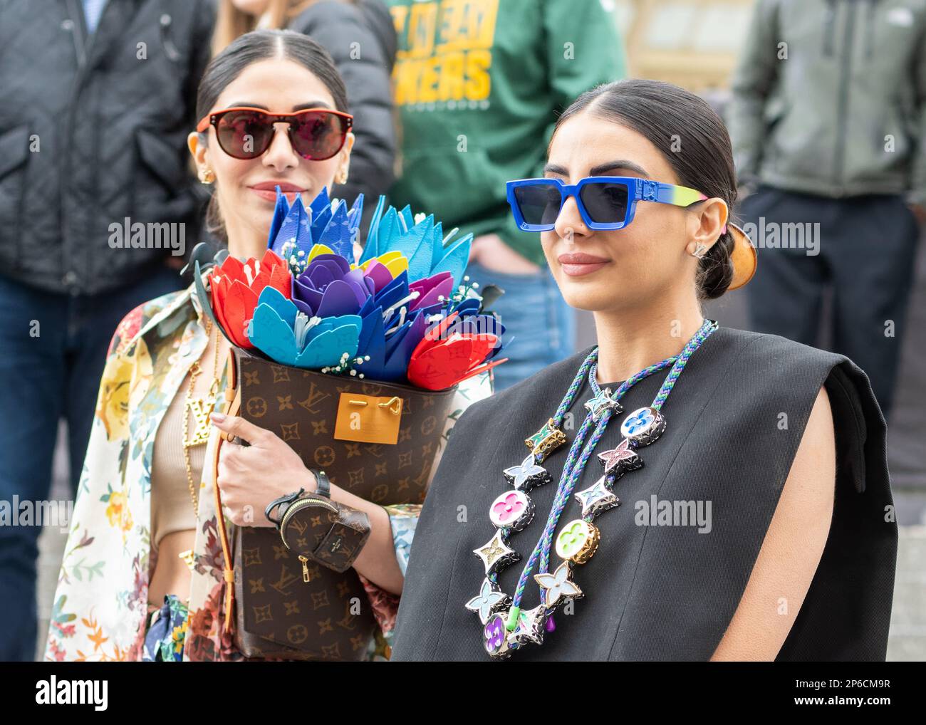 Paris, Frankreich - 03 2023. MÄRZ Gäste der Vuitton Frauenbekleidung Herbst/Winter 2023 Show PARIS FASHION WEEK - Jacques Julien/Alamy Live News Stockfoto