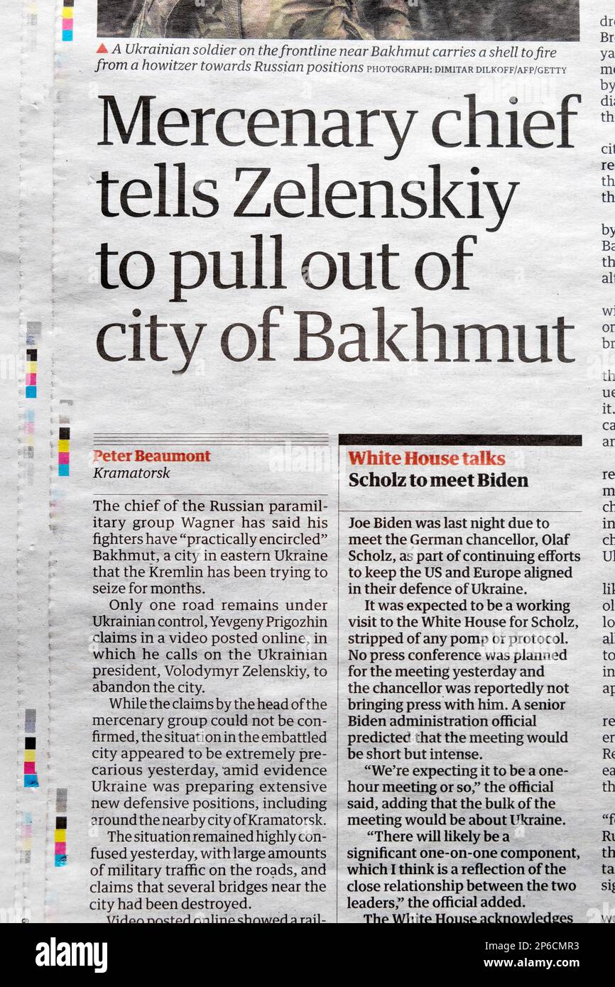 "Söldnerchef sagt Zelenskiy soll sich aus Bakhmut zurückziehen" Wächterzeitung Russland Ukraine Kriegsartikel Schnitt 4. März 2023 London UK Stockfoto