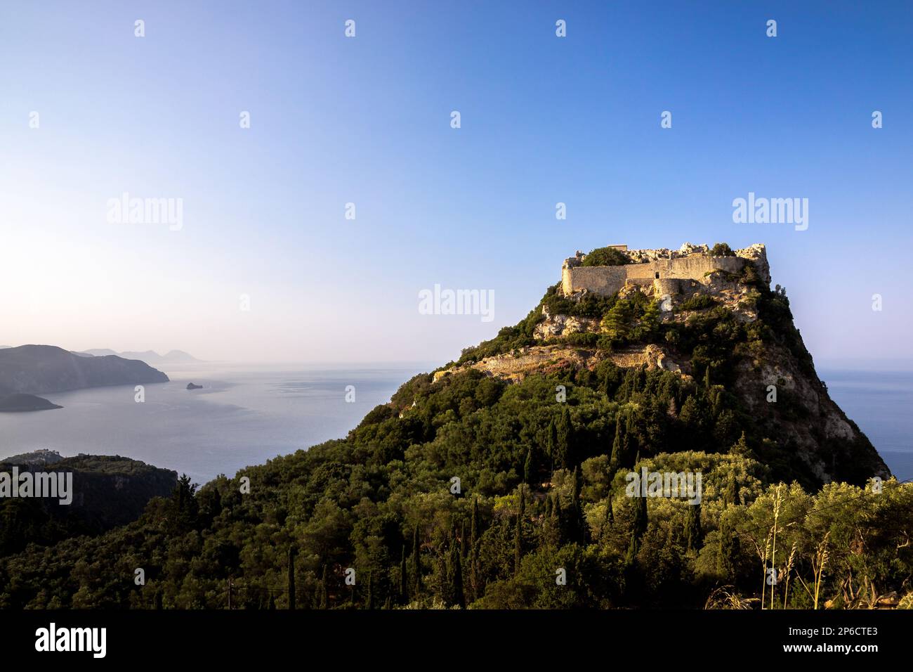 Ruinen von Angelokastro auf der Insel Korfu im Morgenlicht Stockfoto