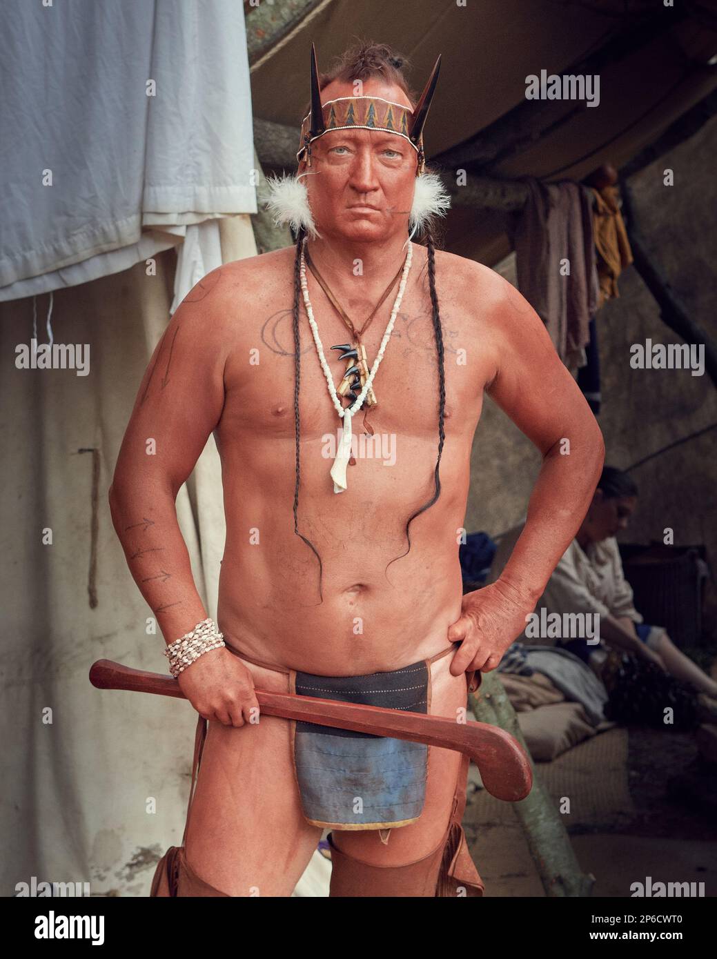 Indianischer Ureinwohner aus der Creek Confederacy-Abstammung oder Creek Indian im Creek Indian Village Fort Toulouse, Wetumpka Alabama USA. Stockfoto