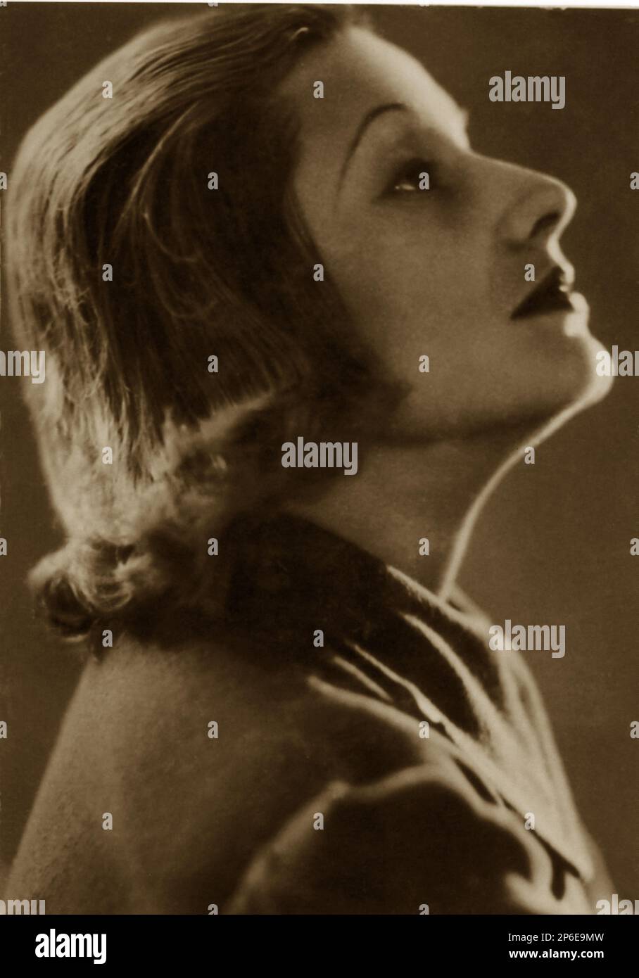 1937 Ca , Pozzuoli , Neapel , ITALIEN : ROMILDA VILLANI , Mutter der Filmschauspielerin SOPHIA LOREN ( geboren Sofia Scicolone , Roma 1934 ) , eine Greta Garbo-Optik - KINO - profilo - Profil - Porträt - Rituto --- Archivio GBB Stockfoto