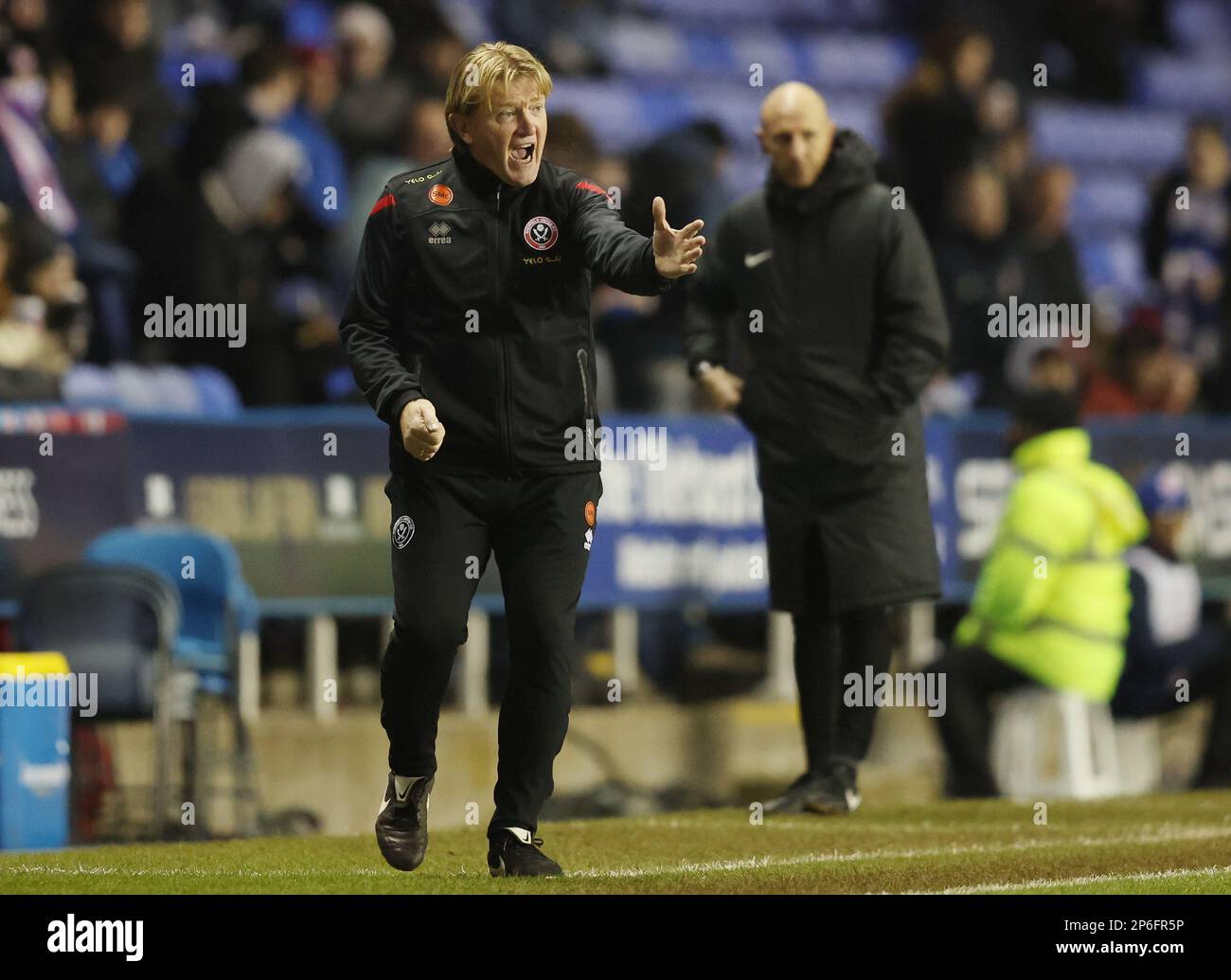 Reading, England, 7. März 2023. Stuart McCall Sheffield Utd Assistenztrainer ruft Anweisungen während des Sky Bet Championship Spiels im Select Car Leasing Stadium, Reading. Das Bild sollte lauten: Paul Terry/Sportimage Stockfoto