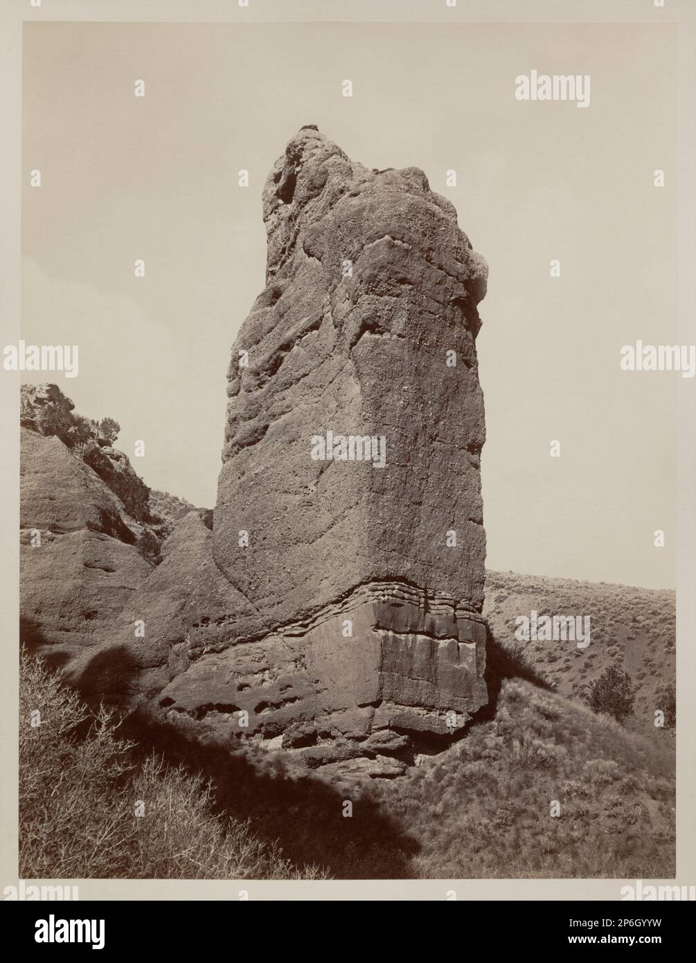 Carleton E. Watkins, Sentinel Rock, Echo Canyon, Utah, 1873–74, Albuminabdruck. Stockfoto