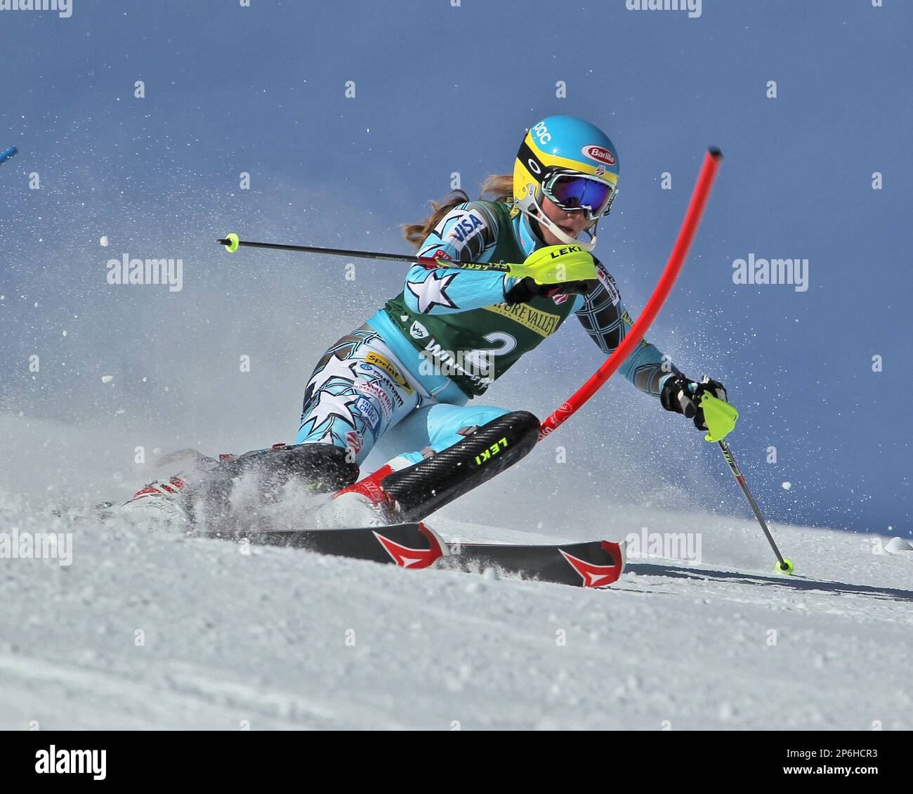 Mikaela Shiffrin (#2), who won the women's slalom event, skis around a gate on the slalom course of the US Alpine Championships March 28, 2012 in Winter Park, Colorado. (AP Photo/Margaret Bowles) Stockfoto