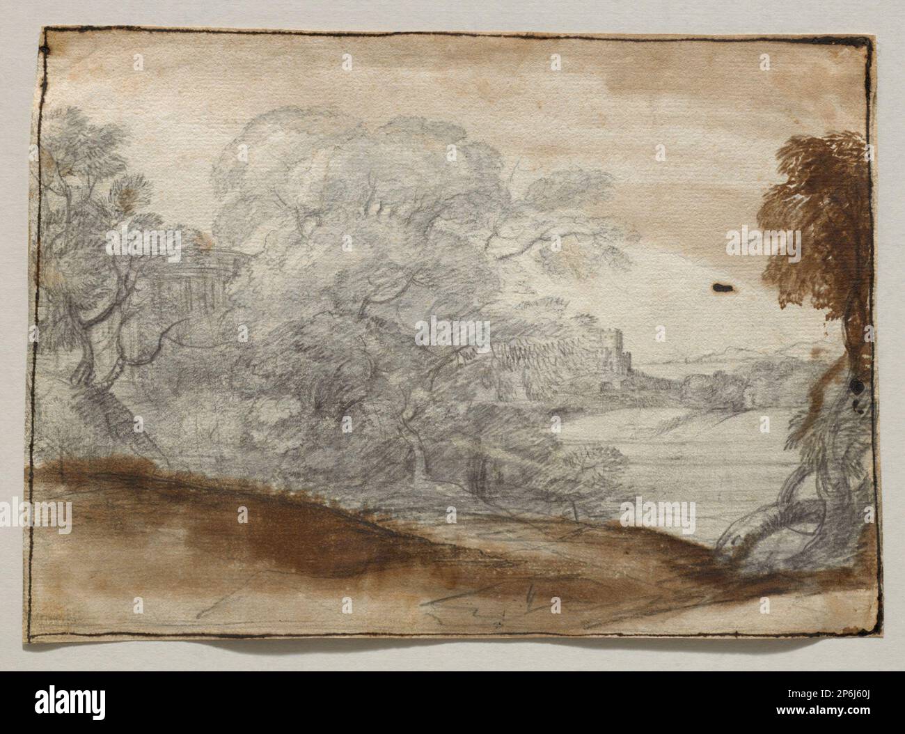 Claude Lorrain, Eine bewaldete Landschaft mit klassischem Tempel, c. 1645, schwarze Kreide und braune Wäsche, mit Stift und brauner Tinte eingerahmter Linien auf cremefarbenem Papier. Stockfoto