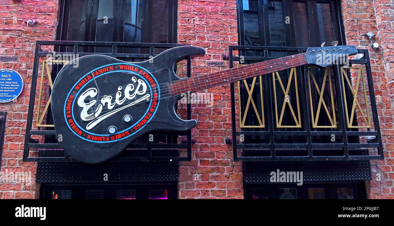 Der neue Erics Club, Erics-Live, mit Gitarre draußen, 9 Mathew Street, Cavern Walks, Liverpool, Merseyside, England, Großbritannien, L2 6RE Stockfoto