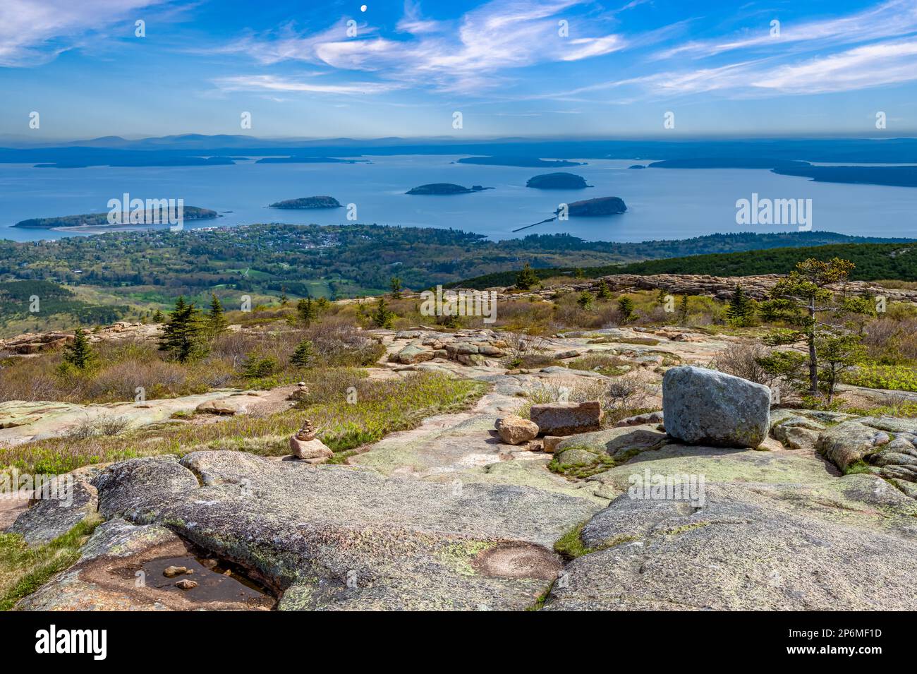 Blick über die Bucht von Frenchmans vom Cadillac Mountain im Acadia-Nationalpark Stockfoto