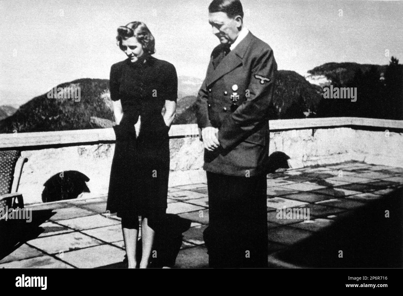 1930er Jahre, DEUTSCHLAND : der deutsche Diktator ADOLF HITLER ( 1889 - 1945 ) und seine Geliebte EVA BRAUN ( 1912 - 1945 ).- Zweiter Weltkrieg - NAZI - NAZIST - SECONDA GUERRA MONDIALE - NAZISMO - NAZISTA - Dittatore - POLITICA - POLITICA - POLITICO - Rituto - Porträt --- Archivio GBB Stockfoto