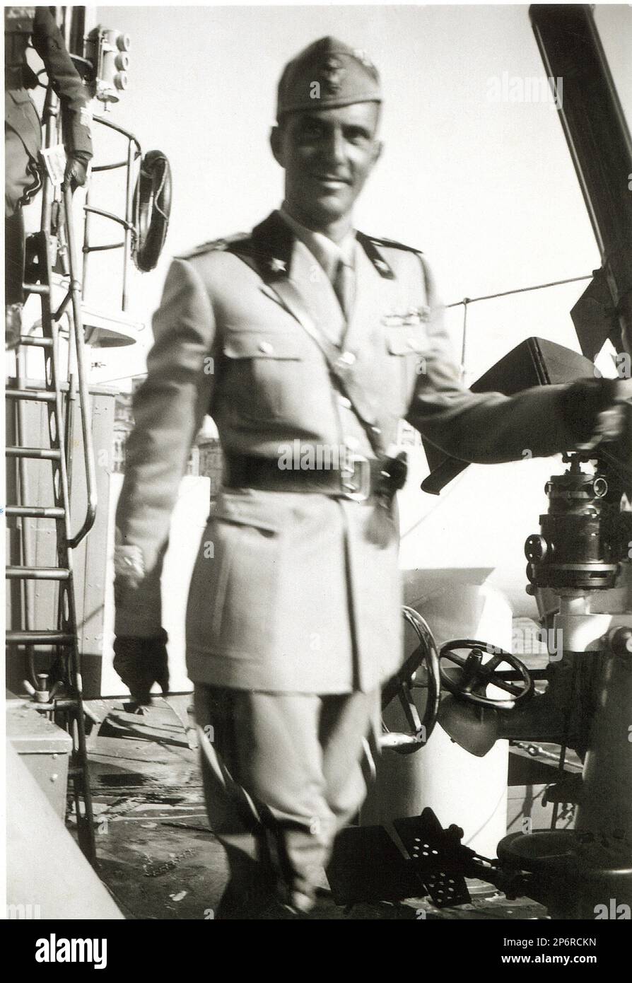 1934 , Pola , Istrien : UMBERTO di SAVOIA Prinz von Piemont ( 1904 - 1983 ) , späterer König von Italien UMBERTO II . im Mai 1946 , Sohn des Königs von Italien VITTORIO EMANUELE III . und Königin ELENA ( del Montenegro ) . Auf diesem Foto während einer Reise nach POLA ( Istrien ). - ITALIA - CASA SAVOIA - REALI - NOBILTA' ITALIANA - SAVOY - ADEL - KÖNIGE - GESCHICHTE - FOTO STORICHE - Könige - nobili - nobilta' - principe reale ereditario - Militäruniform - Divisa uniforme militare - Portrait - Rituto --- Archivio GBB Stockfoto