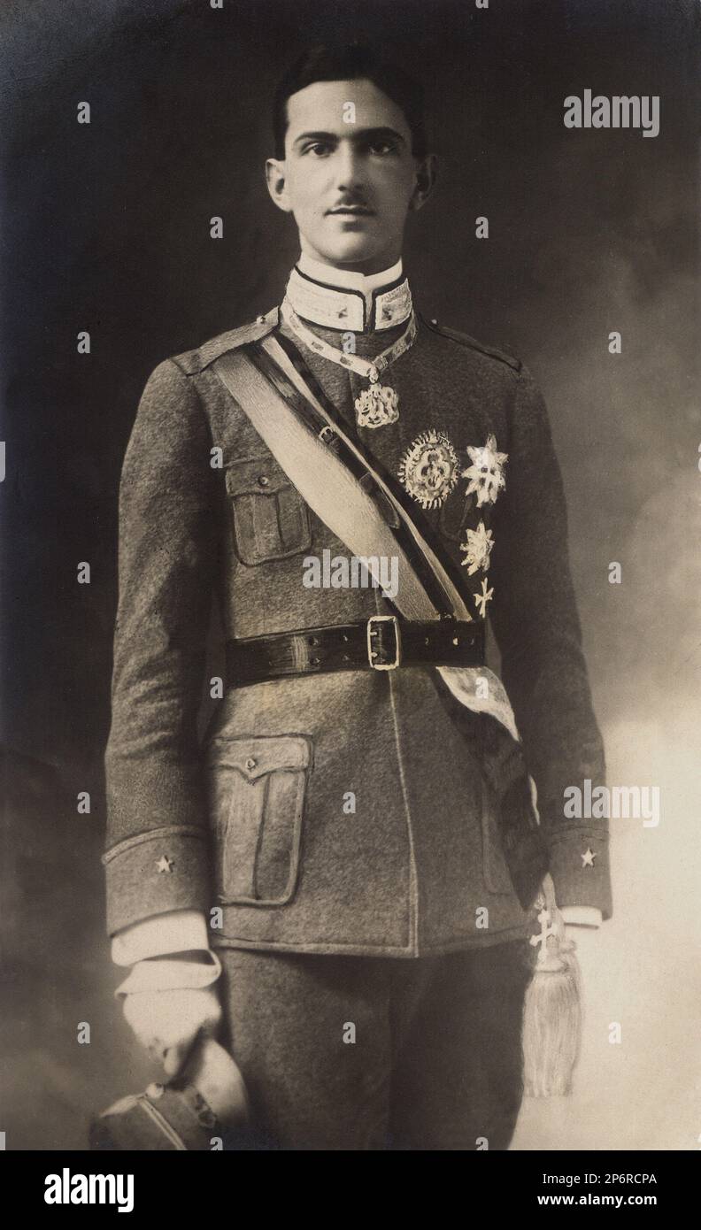 1924 Ca, ITALIEN : UMBERTO di SAVOIA Prinz von Piemont ( 1904 - 1983 ) , späterer König von Italien UMBERTO II im Mai 1946 , Sohn von König von Italien VITTORIO EMANUELE III und Königin ELENA ( del Montenegro ). - ITALIA - CASA SAVOIA - REALI - Nobiltà ITALIANA - SAVOY - ADEL - ADEL - GESCHICHTE - FOTO STORICHE - Baffi - Schnurrbart - Royal - nobili - nobiltà - principe reale - BELGIO - Portrait - ritratto - Militäruniform - uniforme divisa militare ---- Archivio GBB Stockfoto