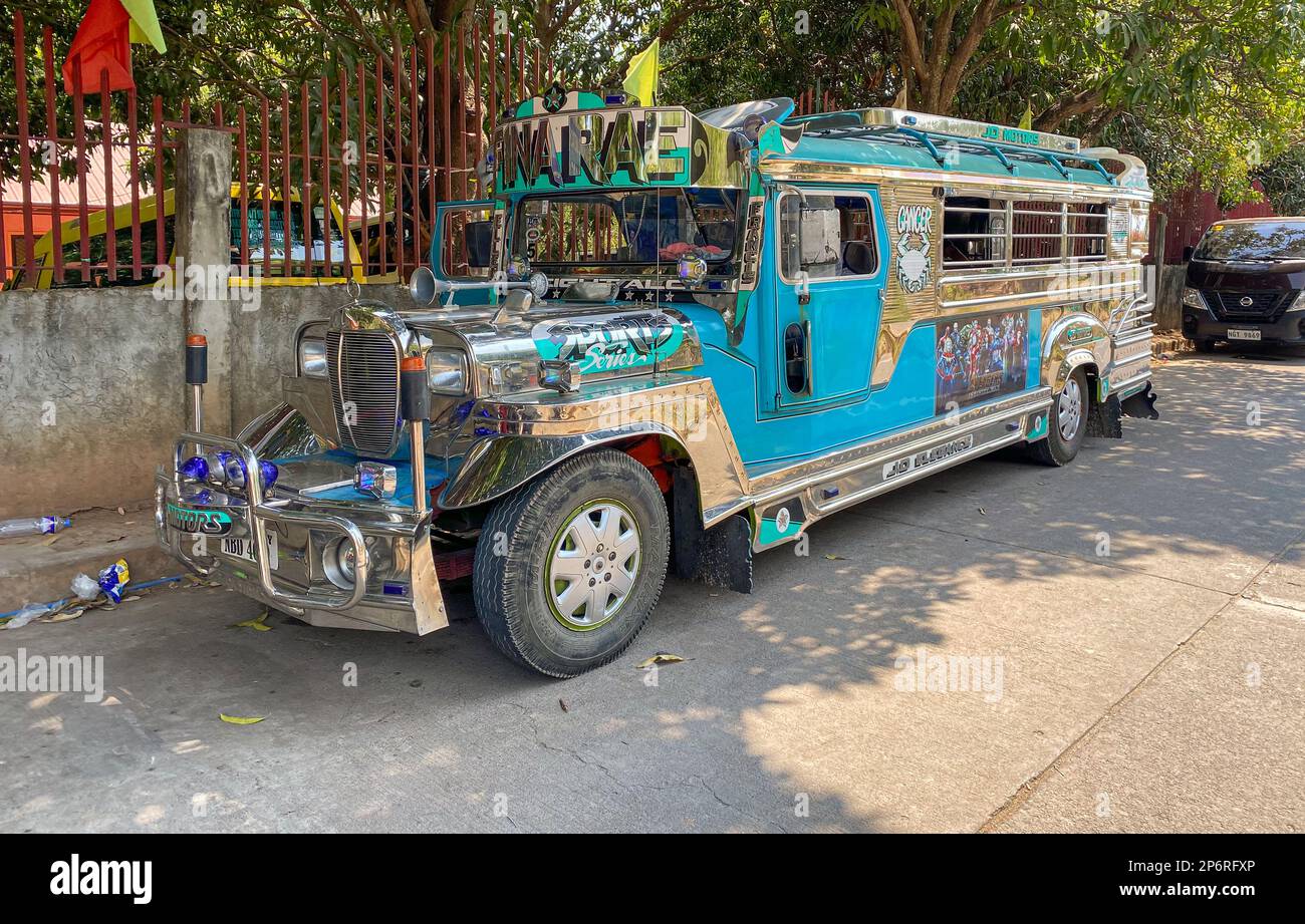 Philippinischer farbenfroher Jeepney, ikonischer Ausstieg aus dem öffentlichen Nahverkehr auf den Philippinen, Modernisierungsplan für den Übergang der Regierung, PUV-Ausstieg für Jeepneys Stockfoto