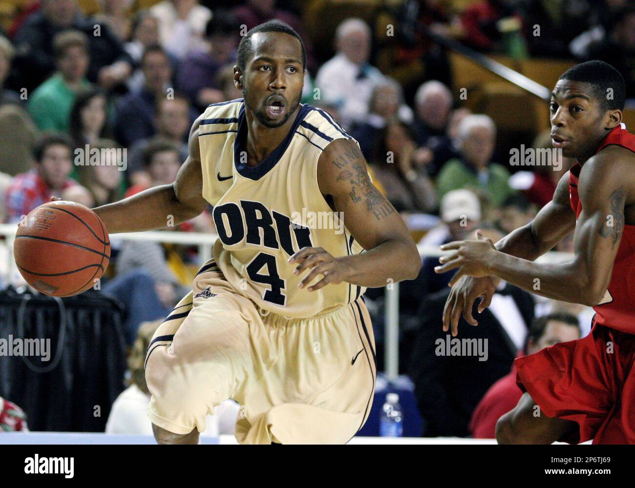 Oral Roberts' Roderick Pearson Jr. (4) drives against Texas Tech during an NCAA college basketball game on Thursday, Dec. 22, 2011, in Tulsa, Okla. (AP Photo/The Tulsa World, Cory Young) ONLINE OUT; TV OUT; TULSA OUT Stockfoto