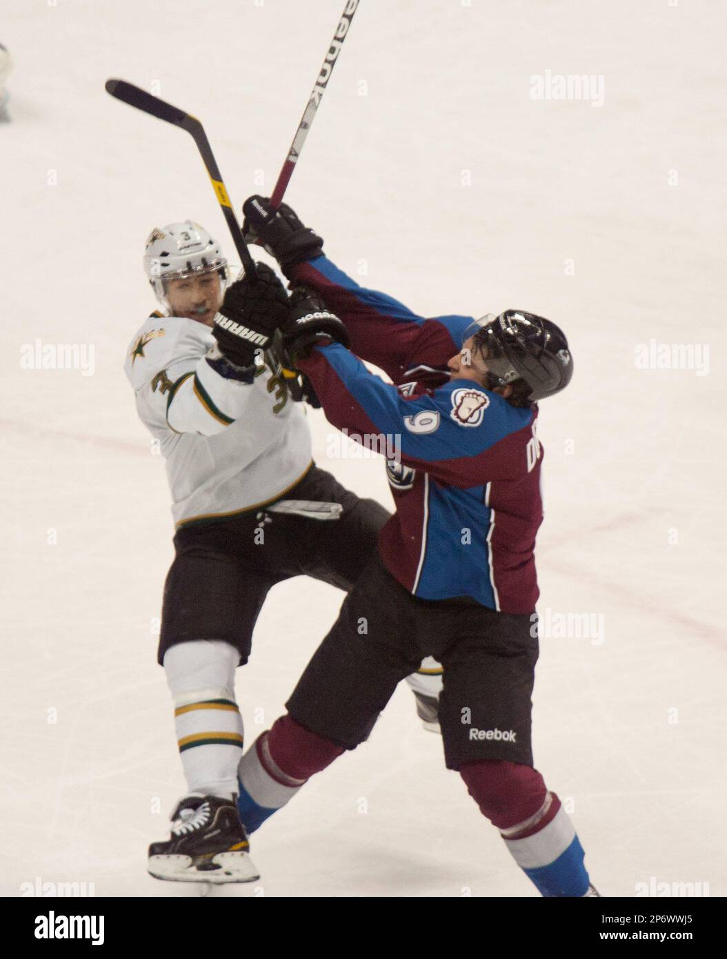 November 28, 2011: Dallas defenseman Stephane Robidas and Colorado center Matt Duchene check one another in the first period at Pepsi Center in Denver, CO. (Cal Sport Media via AP Images) Stockfoto