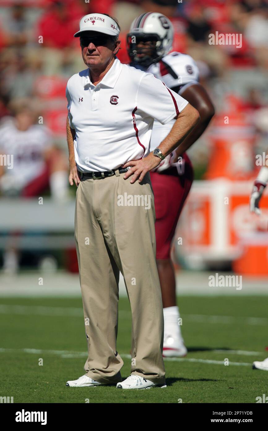 September 10, 2011: South Carolina head coach, Steve Spurrier, prior to the start of the SEC East battle between the South Carolina Gamecocks and the Georgia Bulldogs, played at Sanford Stadium on the campus of the University of Georgia in Athens, Georgia. In a see-saw game, South Carolina pulls out a 45-42 win. (Cal Sport Media via AP Images) Stockfoto