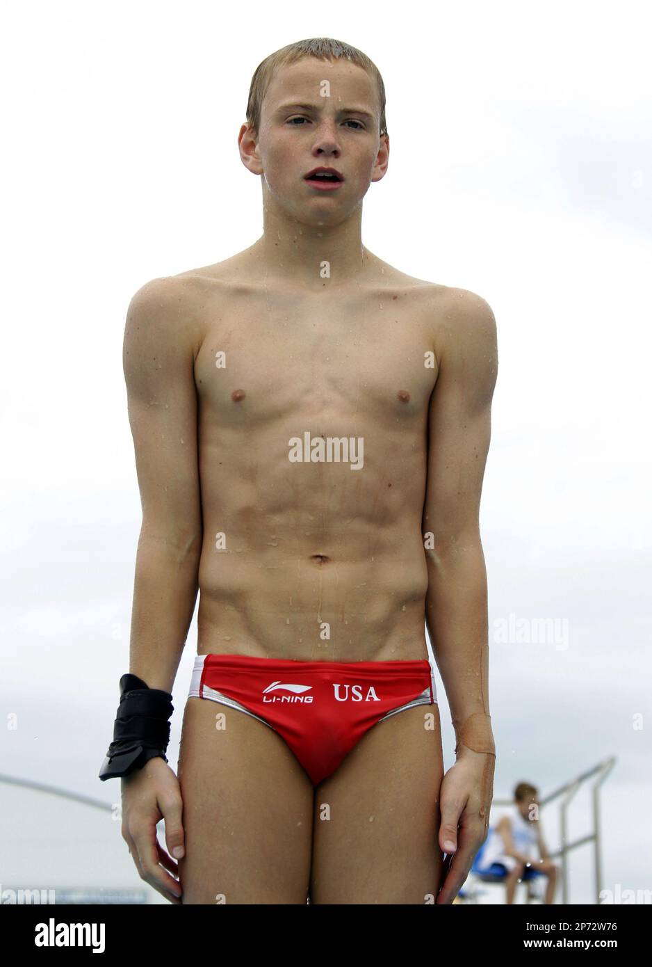 Steele Johnson, of the USA, prepares for a practice dives at the AT&T USA Diving Grand Prix 2011, on May 6, 2011, in Fort Lauderdale, USA. (AP Photo/Wayne Jones) Stockfoto