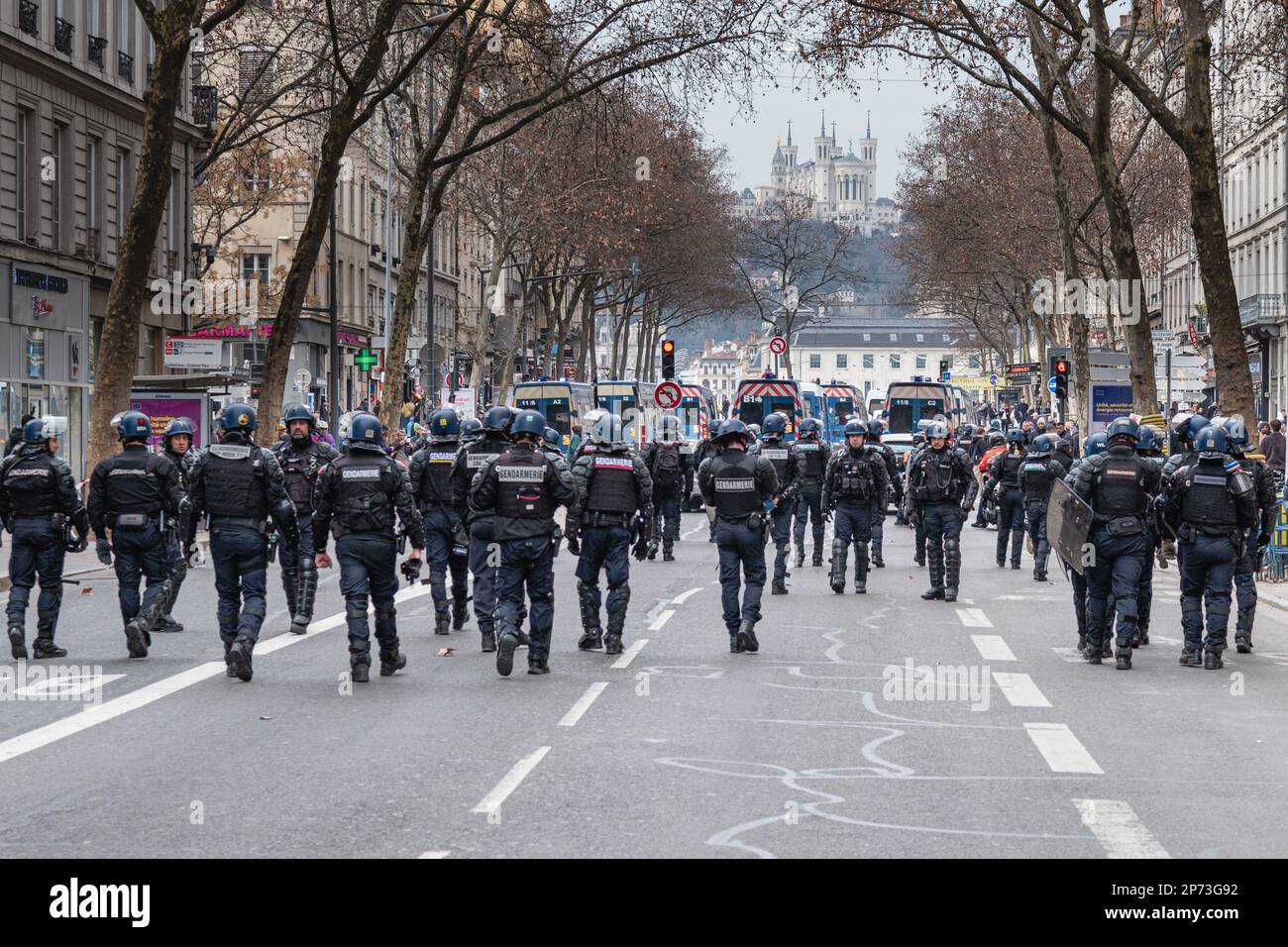 Frankreich, Lyon, 2023-03-07. Polizei und Aufrechterhaltung der Ordnung während der Demonstration gegen die Rentenreform. Foto von Franck CHAPOLARD. Stockfoto