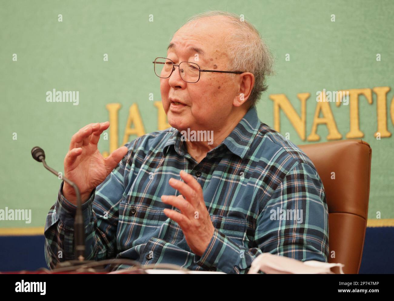 Tokio, Japan. 8. März 2023. Der japanische Raketeningenieur Yasunori Matogawa, Ehrenprofessor der Japan Aerospace Exploration Agency (JAXA), spricht am Mittwoch, den 8. März 2023 im Japan National Press Club in Tokio. JAXA konnte Japans neue Flaggschiff-Rakete H3 nicht starten, nachdem sie am 7. März vom Tanegashima Space Center abgehoben hatte. (Foto: Yoshio Tsunoda/AFLO) Stockfoto
