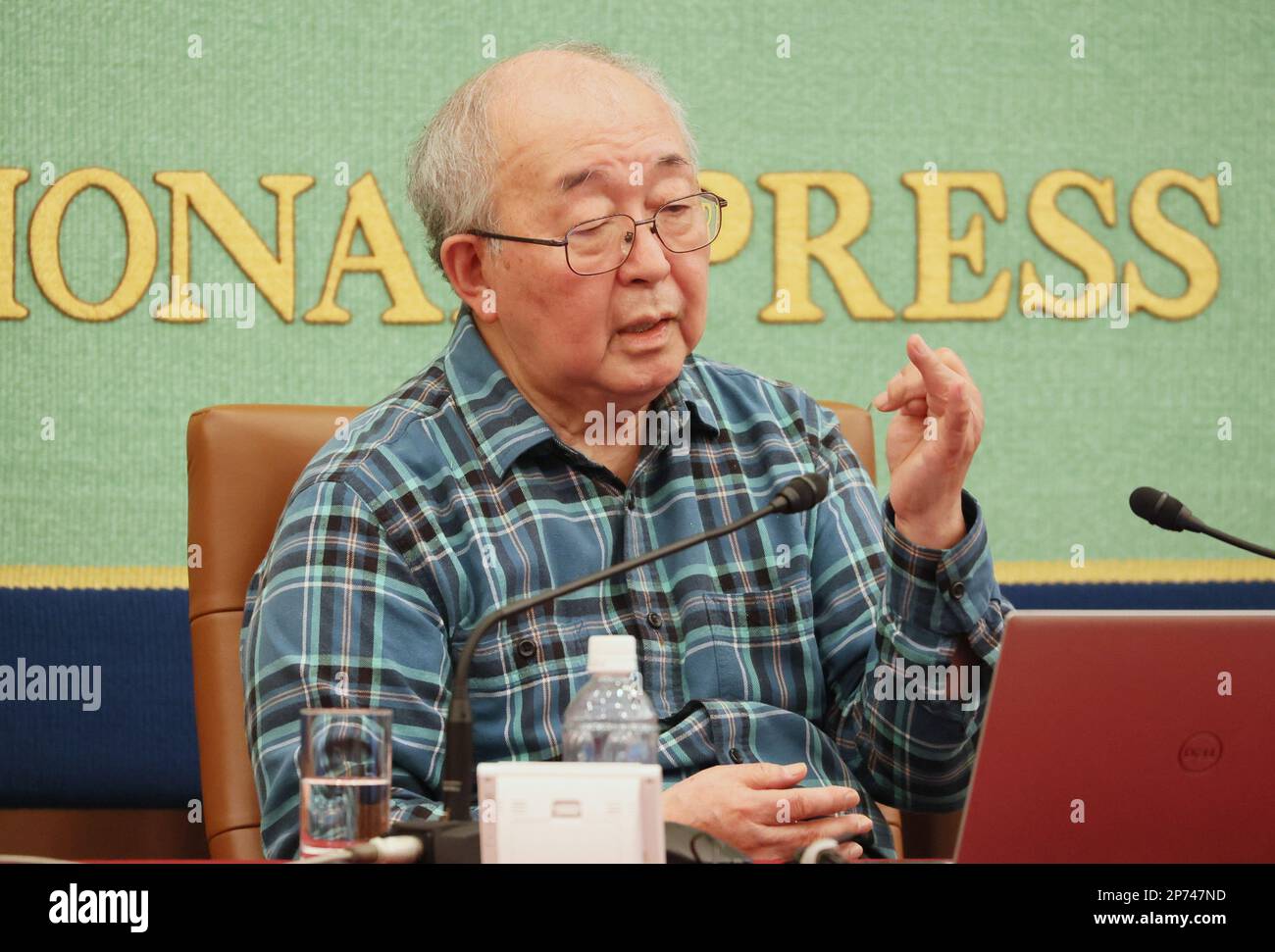 Tokio, Japan. 8. März 2023. Der japanische Raketeningenieur Yasunori Matogawa, Ehrenprofessor der Japan Aerospace Exploration Agency (JAXA), spricht am Mittwoch, den 8. März 2023 im Japan National Press Club in Tokio. JAXA konnte Japans neue Flaggschiff-Rakete H3 nicht starten, nachdem sie am 7. März vom Tanegashima Space Center abgehoben hatte. (Foto: Yoshio Tsunoda/AFLO) Stockfoto