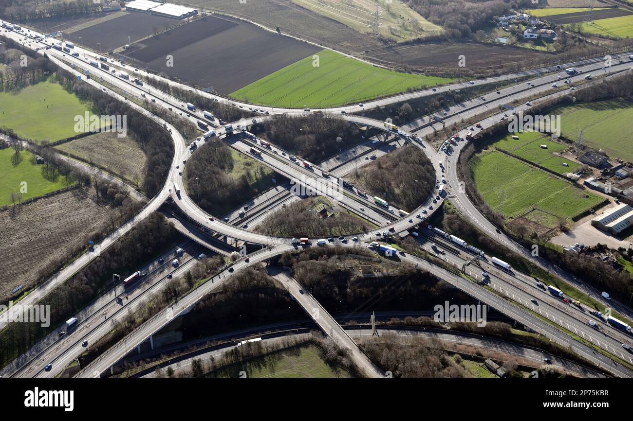 Luftaufnahme der Autobahnkreuzung M1 M62 in West Yorkshire Stockfoto