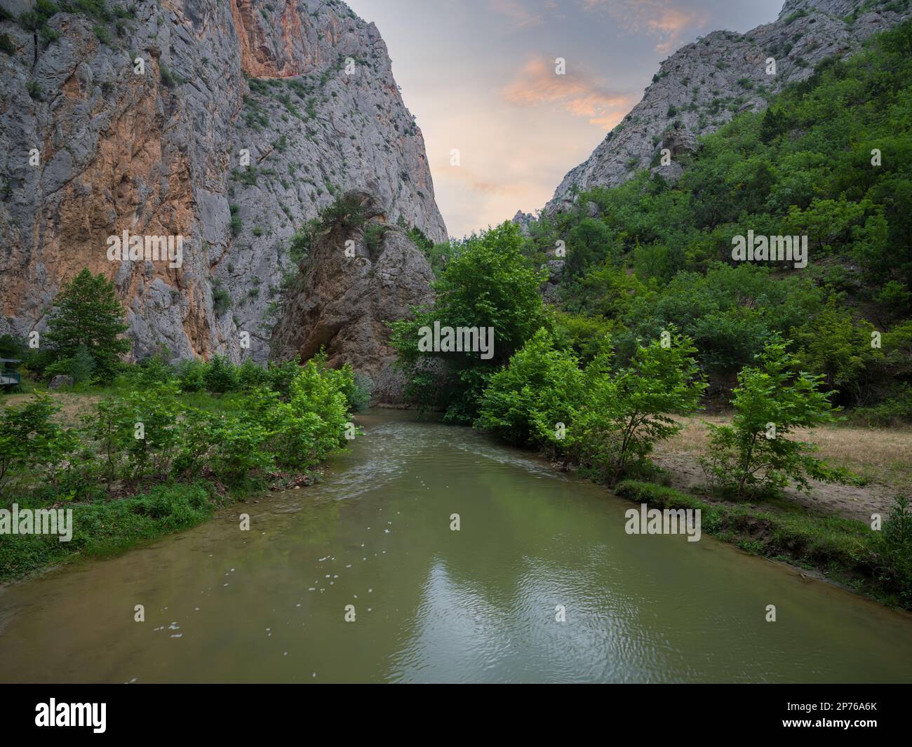 Corum, Truthahn. Blick auf Incesu oder Uzungecit Canyon vom Inneren des Tals. Reiseziele in der Türkei. Stockfoto