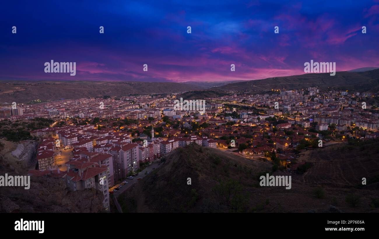 Cankiri, Truthahn. 12. Juni 2021 Abend im Stadtzentrum von Cankiri. Stockfoto