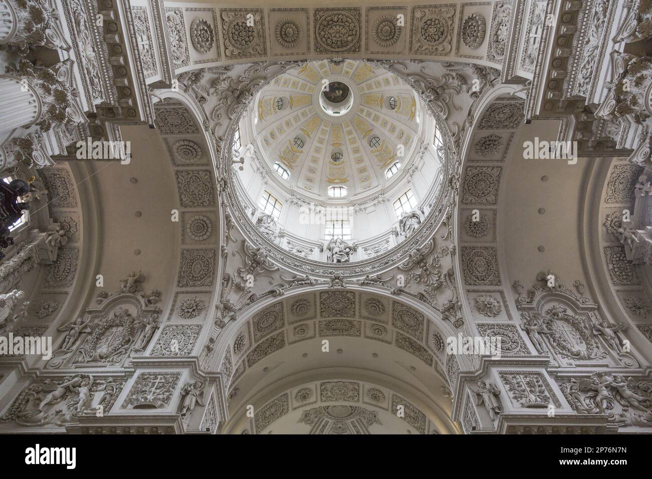 Das Innere der barocken Kirche Stockfoto