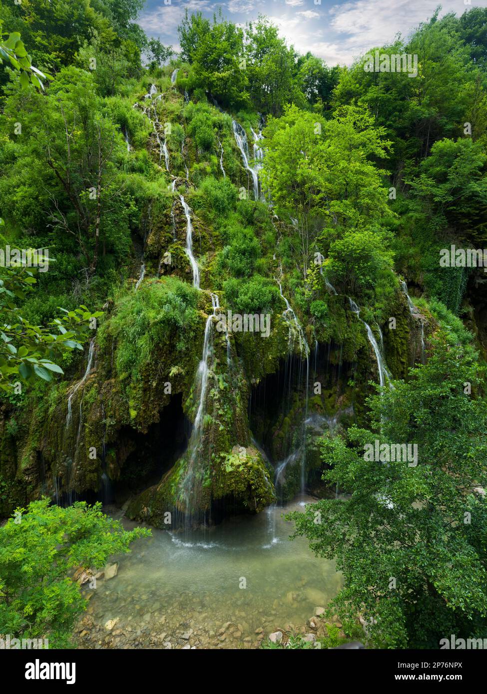 Kuzalan-Wasserfall. Kuzalan Wasserfall-Naturpark. Die wichtigen Wasserfälle der Türkei. Dereli, Giresun, Türkei Stockfoto