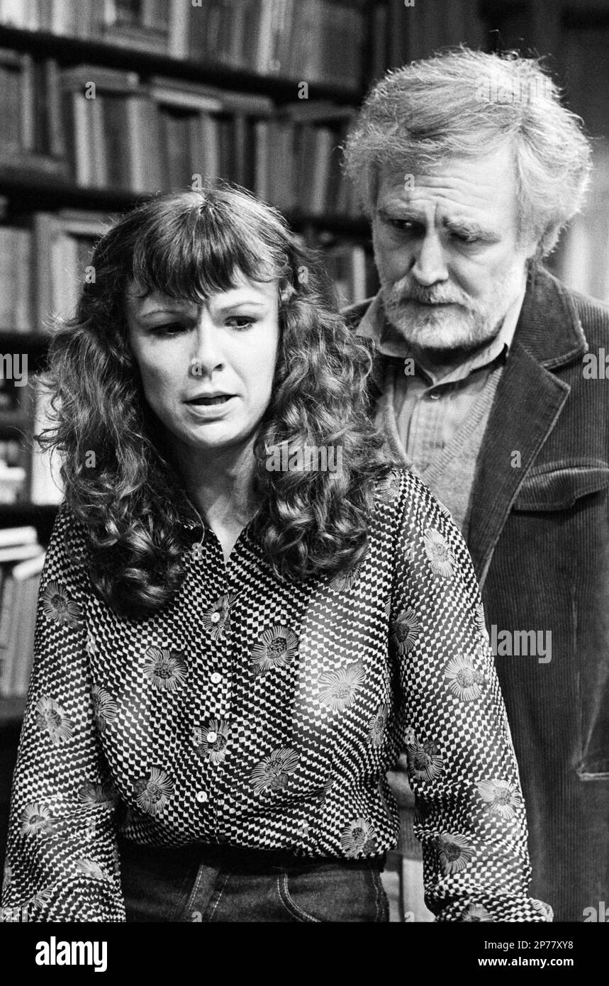Julie Walters (Rita), Mark Kingston (Frank) in EDUCATION RITA von Willy Russell bei der Royal Shakespeare Company (RSC), The Warehouse, London WC2 16/06/1980 Design: Poppy Mitchell Beleuchtung: Leo Leibovici Regisseur: Mike Ockrent Stockfoto