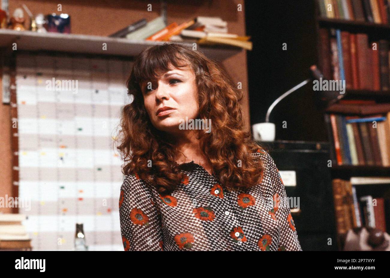 Julie Walters (Rita) in EDUCATION RITA von Willy Russell bei The Royal Shakespeare Company (RSC), The Warehouse, London WC2 16/06/1980 Design: Poppy Mitchell Beleuchtung: Leo Leibovici Regisseur: Mike Ockrent Stockfoto
