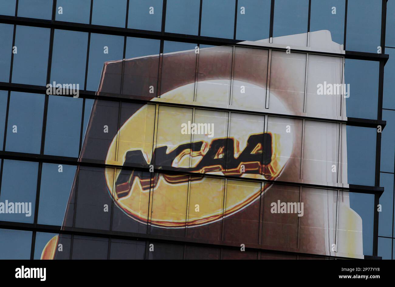 A general view of the exterior of Hotel Derek with 2011 NCAA Final Four college basketball signage is seen on Wednesday March 30, 2011 in Houston, Texas. (AP Photo/Aaron M. Sprecher) Stockfoto