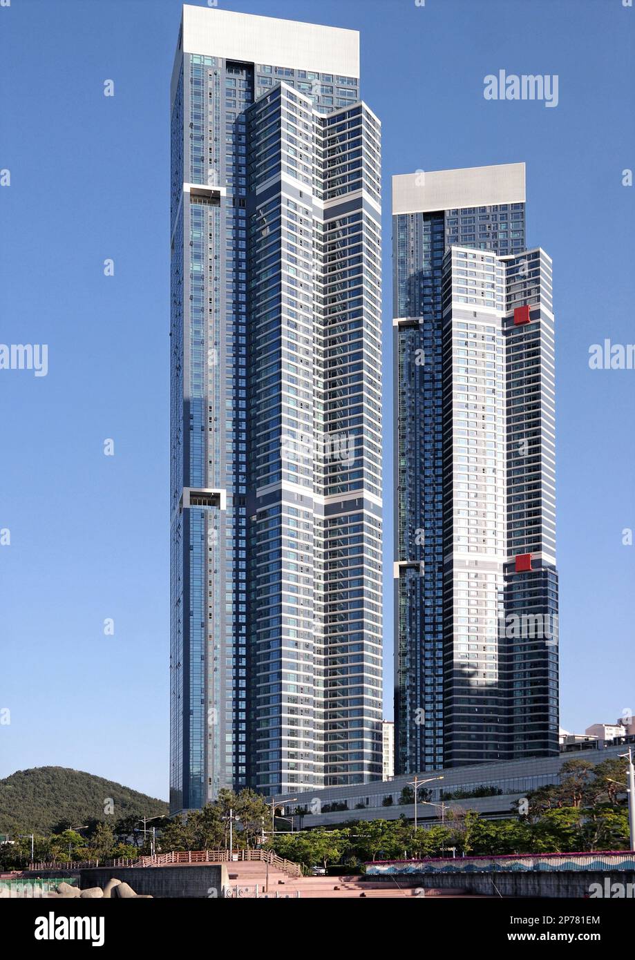 Busan, Südkorea - 23. Mai 2019: Türme und Wohngebäude in Nam-gu, Bunpo-ro Stockfoto