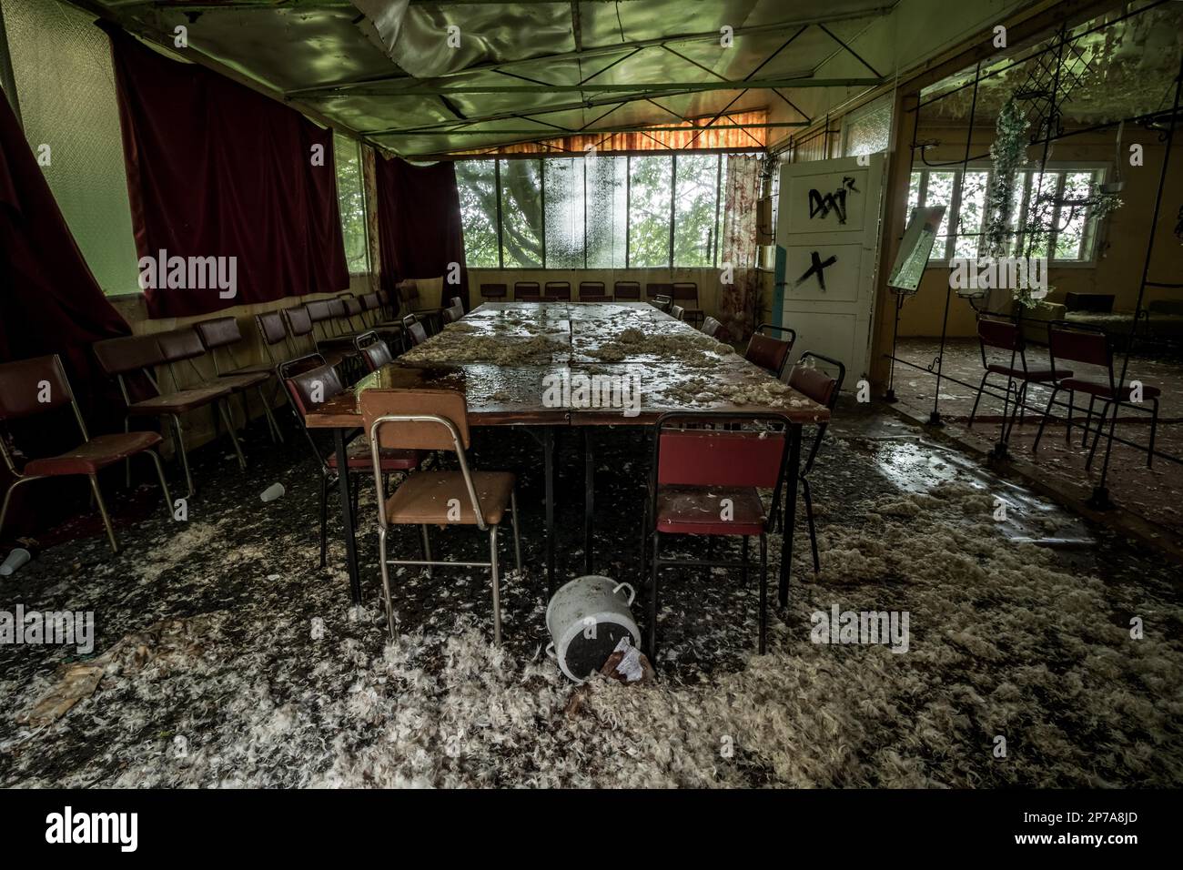 Verlorener Ort, verlassenes Resort mitten im Wald, Polen, Europa Stockfoto