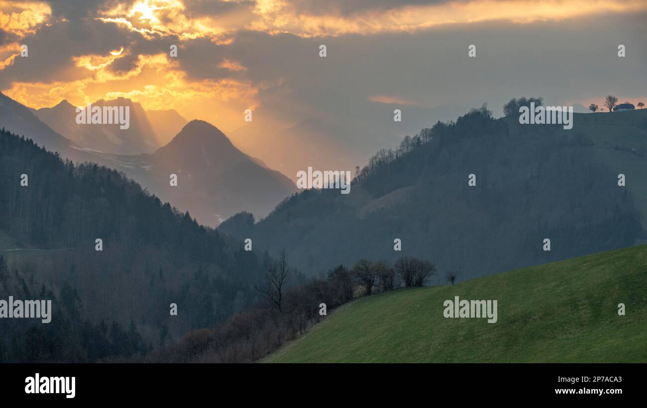 Abendliche Atmosphäre im Kalkstein-Alpen-Nationalpark, Losenstein, Österreich Stockfoto