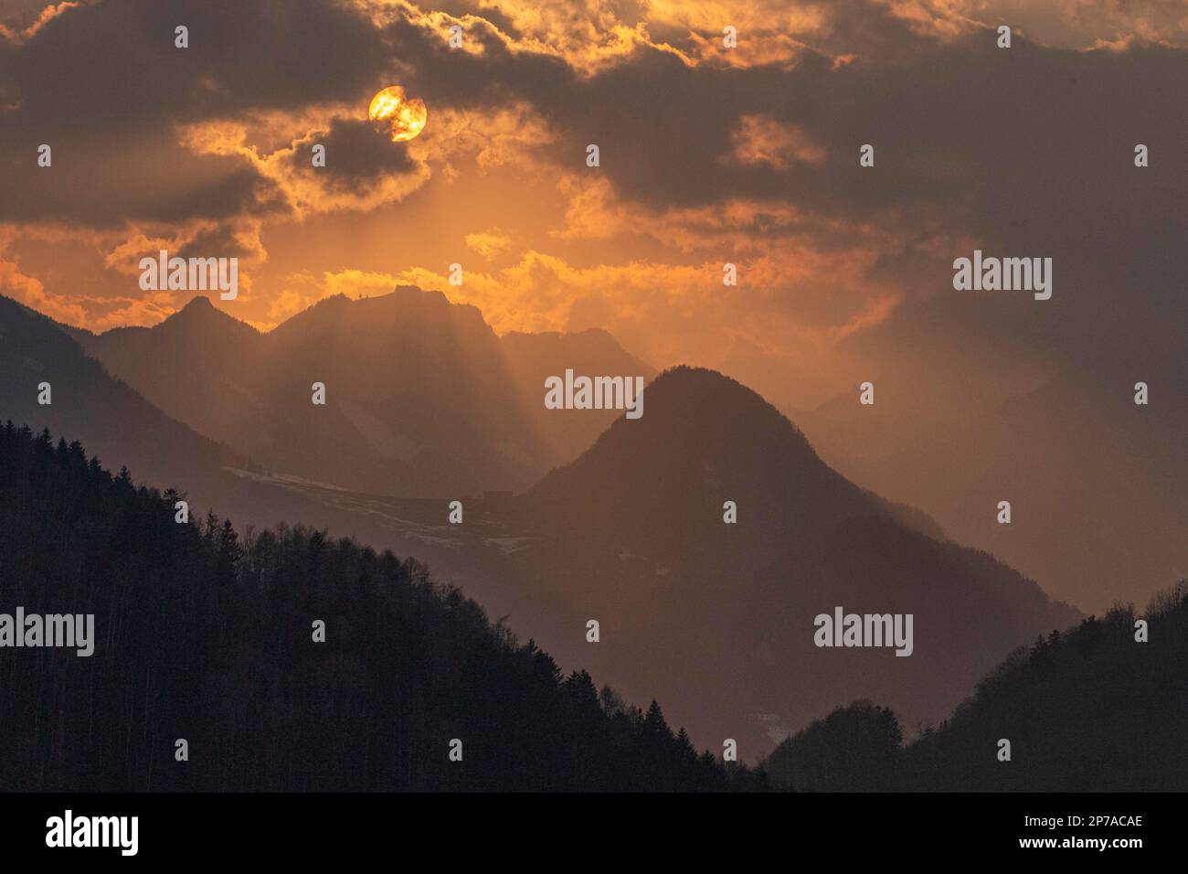 Abendliche Atmosphäre im Kalkstein-Alpen-Nationalpark, Losenstein, Österreich Stockfoto