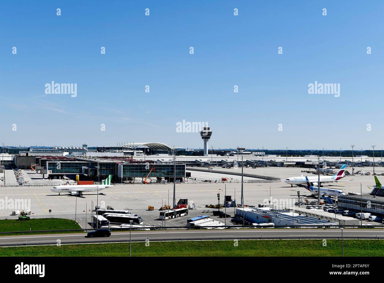Übersicht über Apron West, Terminal 1 mit Baustelle Pier North und