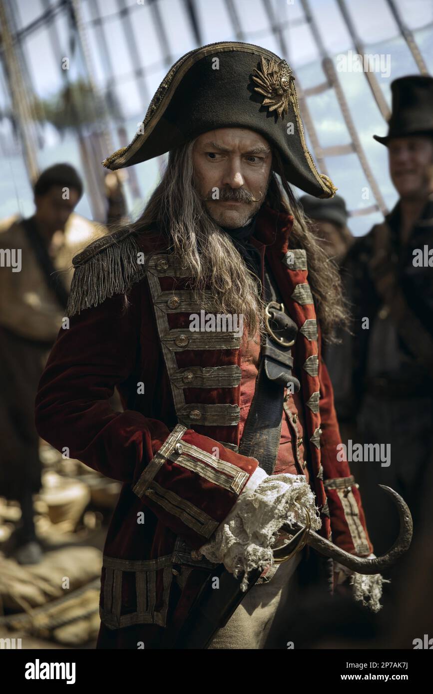 Peter Pan 2023 Film Jude Law Captain Hook Stockfotografie Alamy